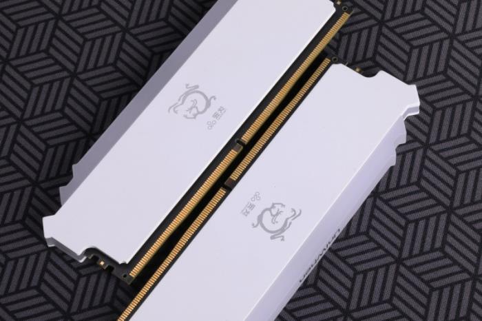 硬控發(fā)熱，一鍵躍至6400MT/s，「煌」系列DDR5內(nèi)存超頻體驗