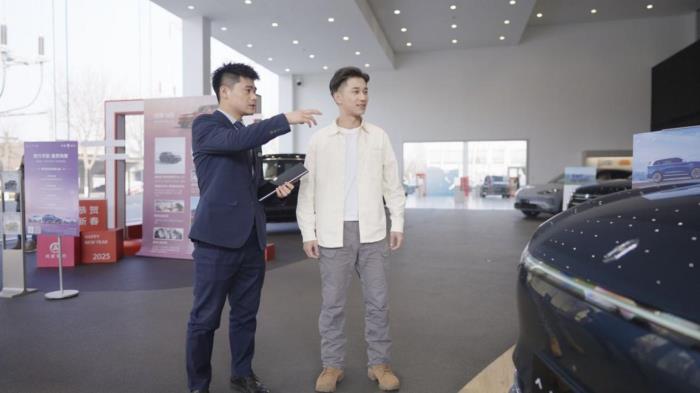 鴻蒙智行“五一安心行”：以服務(wù)重塑汽車行業(yè)體驗(yàn)新高度