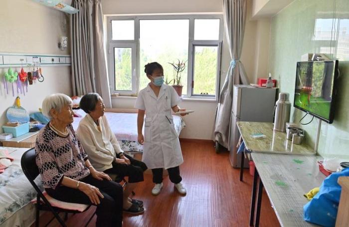 被智能時(shí)代遺忘，一群老人的“AI求生記”
