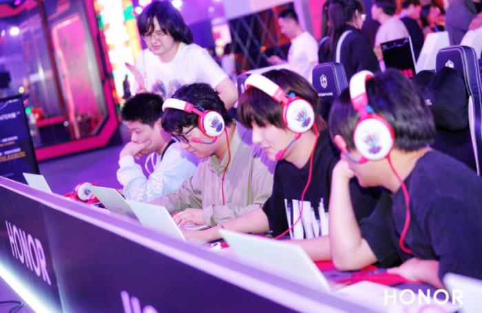 榮耀HUNTER游戲本亮相DreamHack嘉年華 靜音高性能引游戲用戶爭相體驗