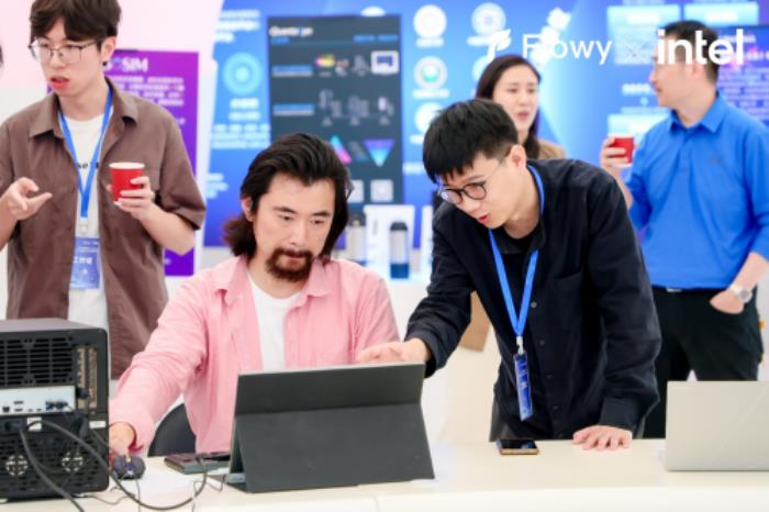 誰成為“用戶意圖的第一個承接者”，就擁有了未來的入口
