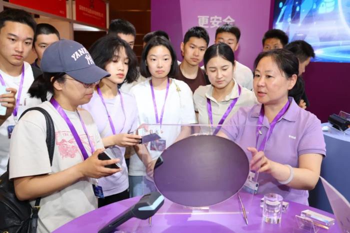紫光同芯亮相第十九屆安全識(shí)別技術(shù)展覽會(huì)暨高峰論壇SDS 2025