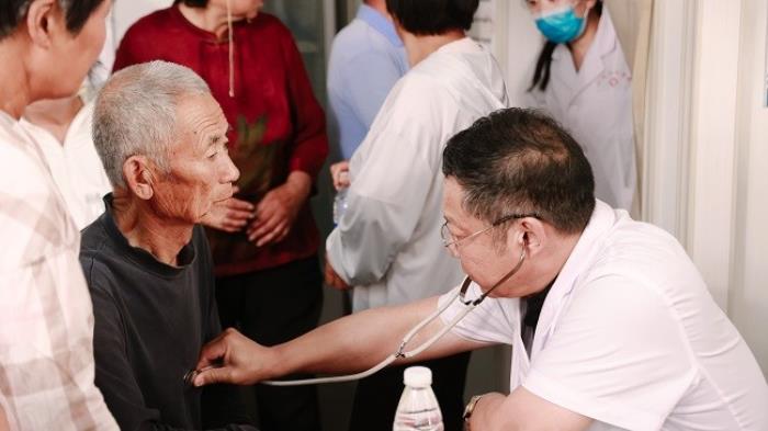 陽光新能源攜手全網(wǎng)爆火的95后村長，共繪鄉(xiāng)村振興新畫卷！