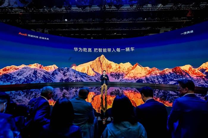 “奧迪+華為全球第一車”，奧迪Q6L e-tron定義豪華純電新標(biāo)準(zhǔn)
