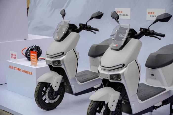 2000萬(wàn)用戶驗(yàn)證！雅迪冠能S四大新品上市，長(zhǎng)續(xù)航抗衰減領(lǐng)先行業(yè)