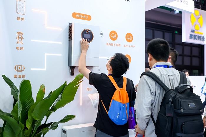 AI賦能，智啟未來丨昱能科技攜全場景智慧光儲解決方案重磅亮相SNEC！