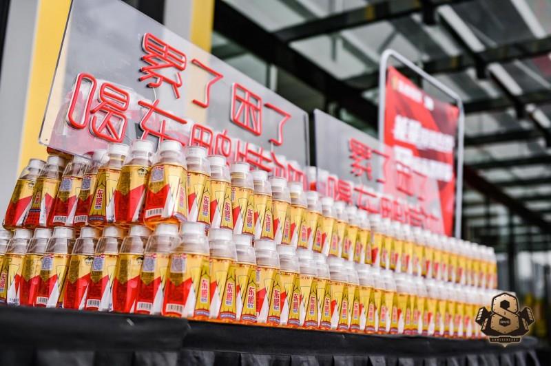 民族品牌創(chuàng)新標(biāo)桿：小米「芯」突破與東鵬飲料「質(zhì)價比」突圍