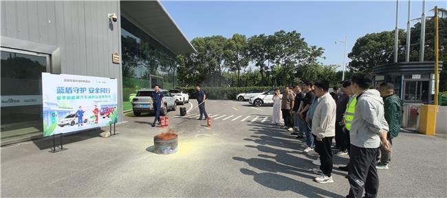 樹(shù)立行業(yè)安全標(biāo)桿！全國(guó)多地消防部門攜手蘿卜快跑，探索共治新模式
