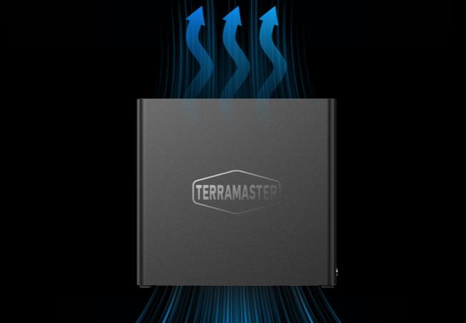 對比后，才發(fā)現(xiàn)鐵威馬 D4 SSD 智能溫控 PWM 有多重要