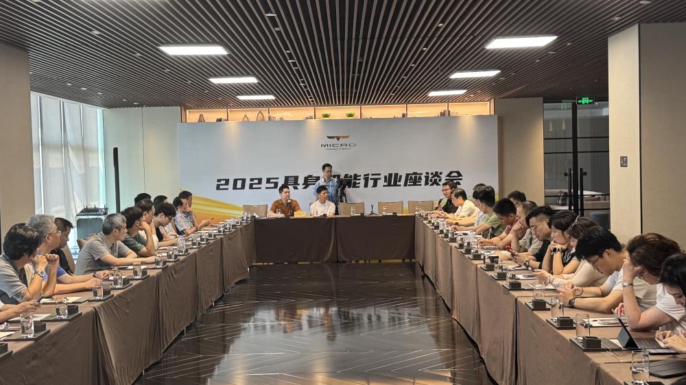 具微科技全球首家具身智能4s店開業(yè)，具微科技輪式四足機器人 “MOVENEW  T1” 實體首次亮相