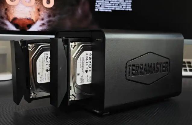 NAS性能的較量：鐵威馬 F4-424 Max Pk綠聯(lián)DXP4800